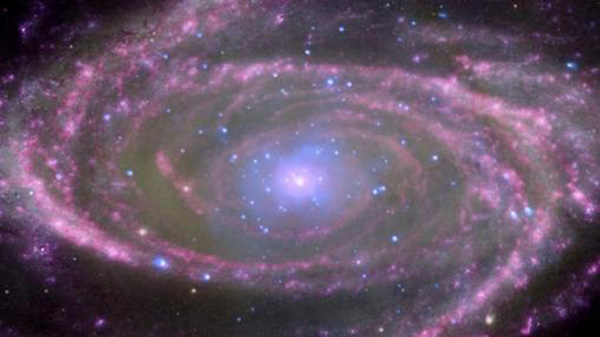 Imagen captada por el telescopio Chandra del agujero negro supermasivo del centro de la galaxia M81
