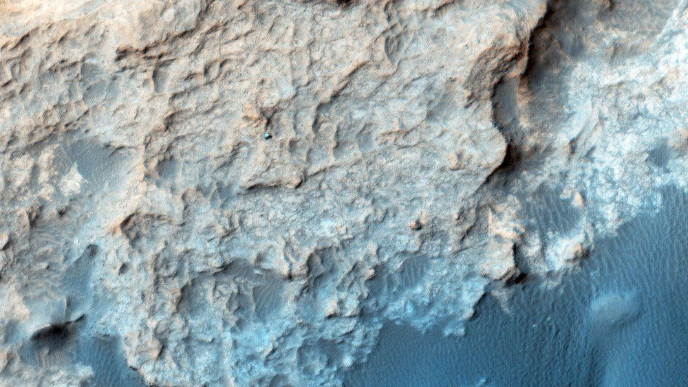 Periodicamente, la NASA toma fotos de las dos sondas que trabajan en el terreno marciano, Opportinuty y Curiosity. ¿Puedes encontrar a Curiosity?