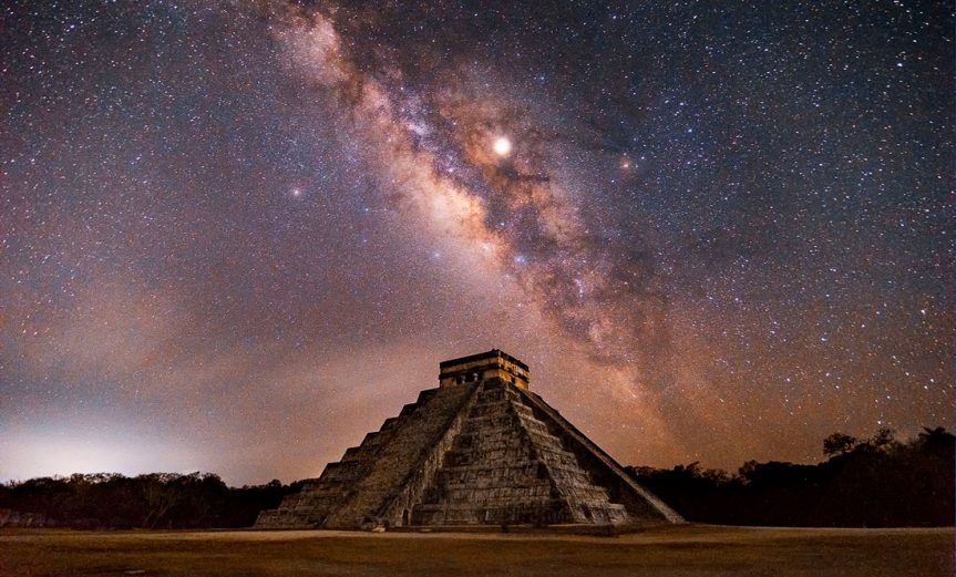 piramide-maya-via-lactea